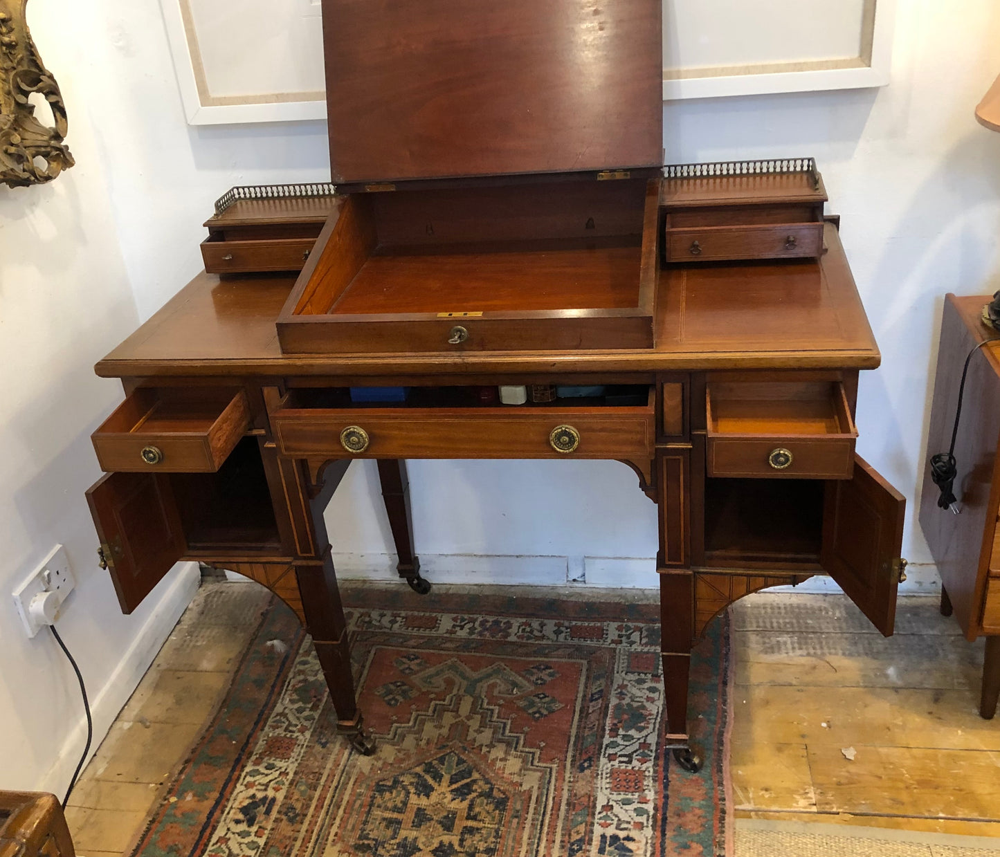 Fine quality Victorian mahogany writing desk
